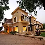Della Resorts