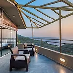Saffronstays Heavone Trio, Lonavala