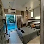 Hammerzz - The Luxury Villa