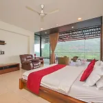 Stayvista\'S Lake Mansion - Lakeside Villa With Mountain View, Large Pool & Sprawling Lawn