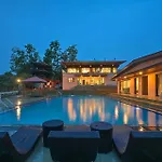 Stayvista\'S Lake Mansion - Lakeside Villa With Mountain View, Large Pool & Sprawling Lawn
