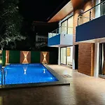4Br Big Private Pool-Luxury-Casa