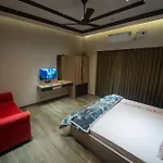 Royal Cabana Lonavla - 6Bhk Luxury Villa With Heated Pool And Turf