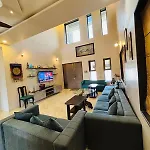 10 Majestic Villa