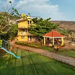 Newly Renovated-Farm Villa -6Bhk With Pool & Turf