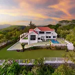 Ekostay Luxe - Casa Noah - Paddle Court & Sunset Point