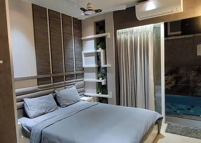Hammerzz - The Luxury Villa
