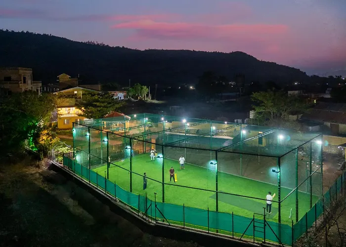 Newly Renovated-Farm Villa -6Bhk With Pool & Turf