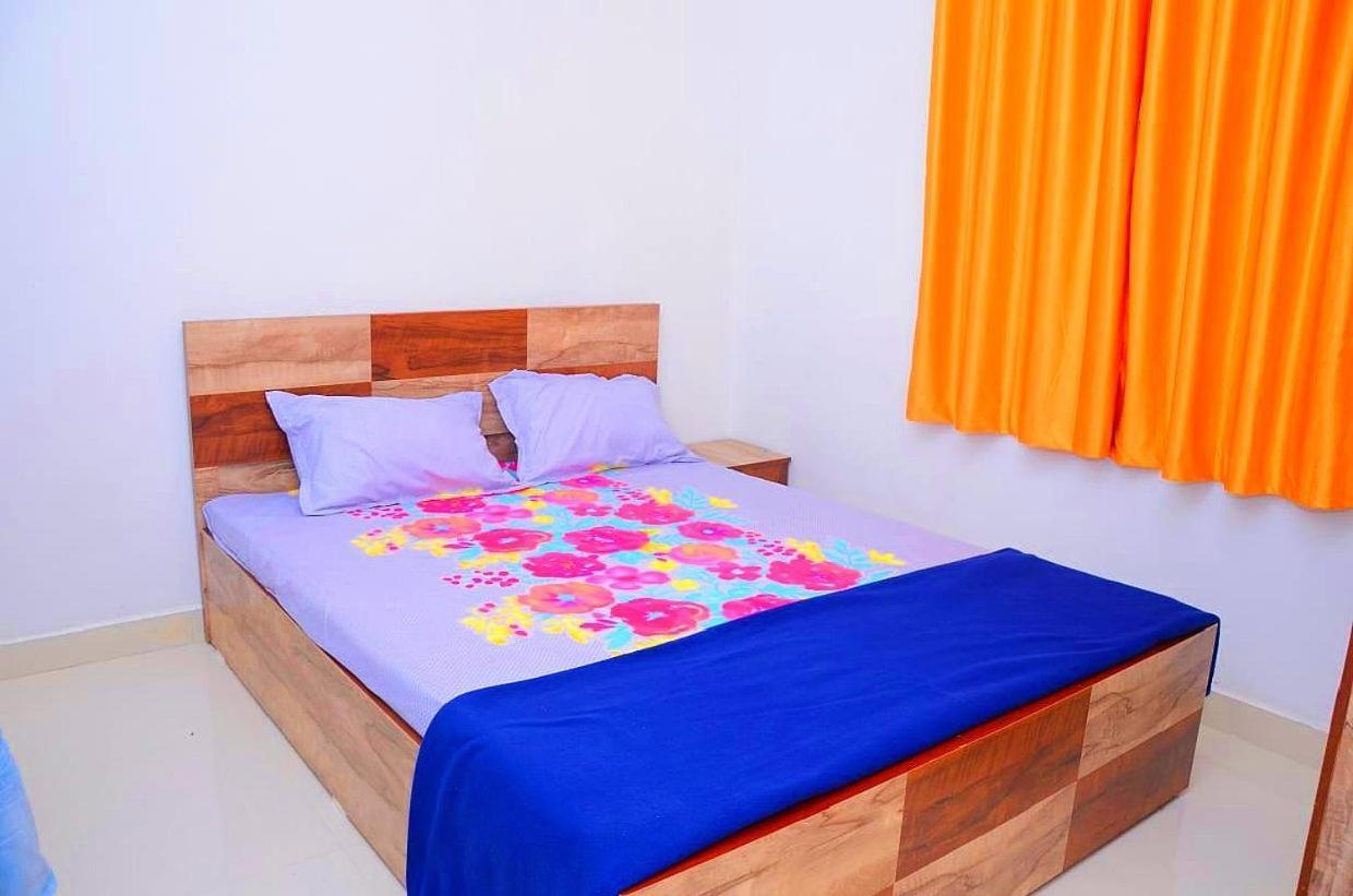 A2zroomz Aarya 4 Bhk *