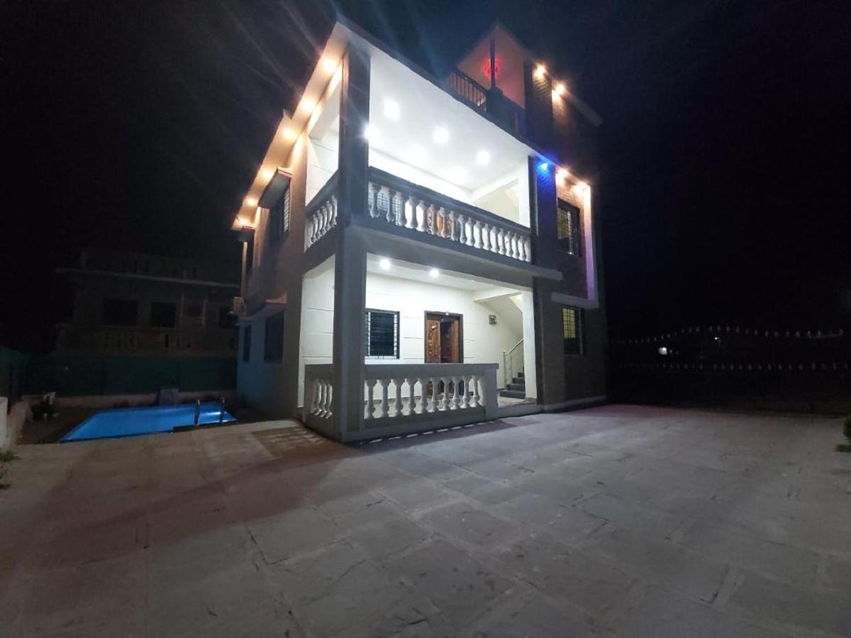 A2zroomz Aarya 4 Bhk *