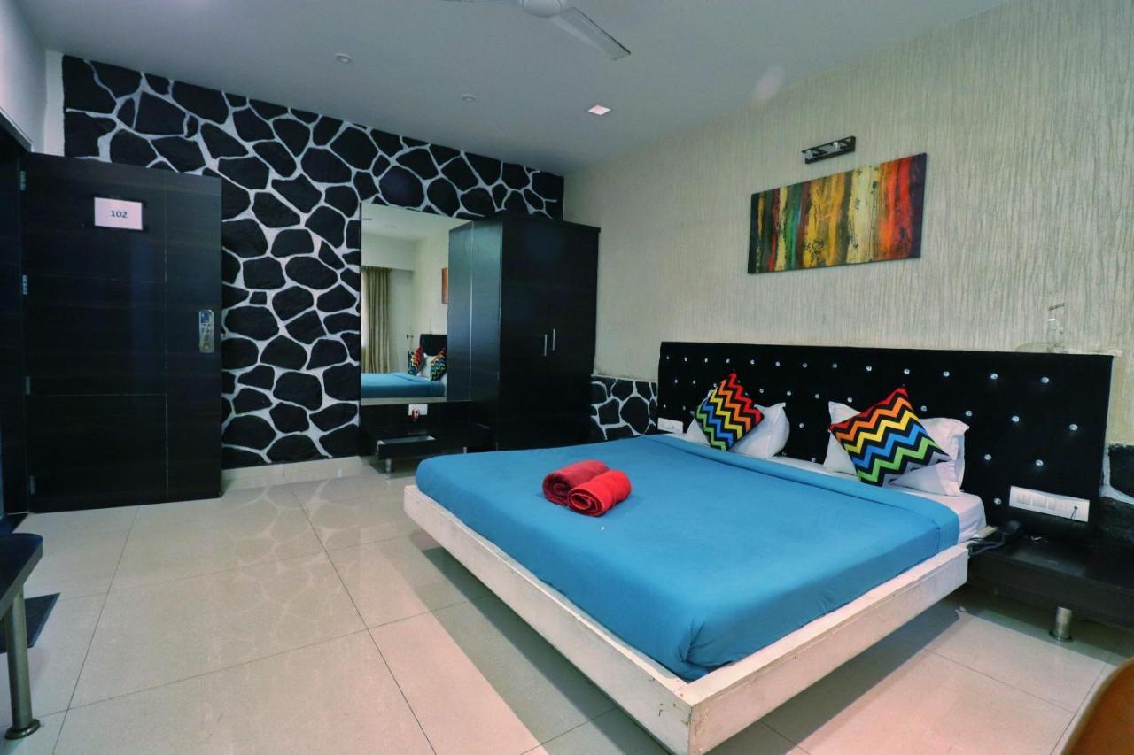 Monsoon Lake Hotel 3*