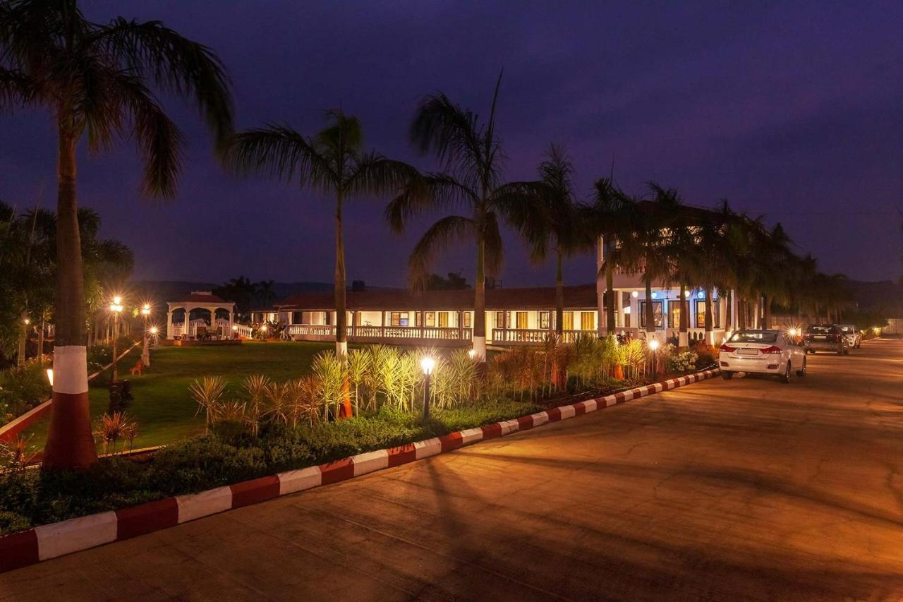 La Palm By Stayvista: Mountain-view With Pool, Gym & Recreational Amenities Villa