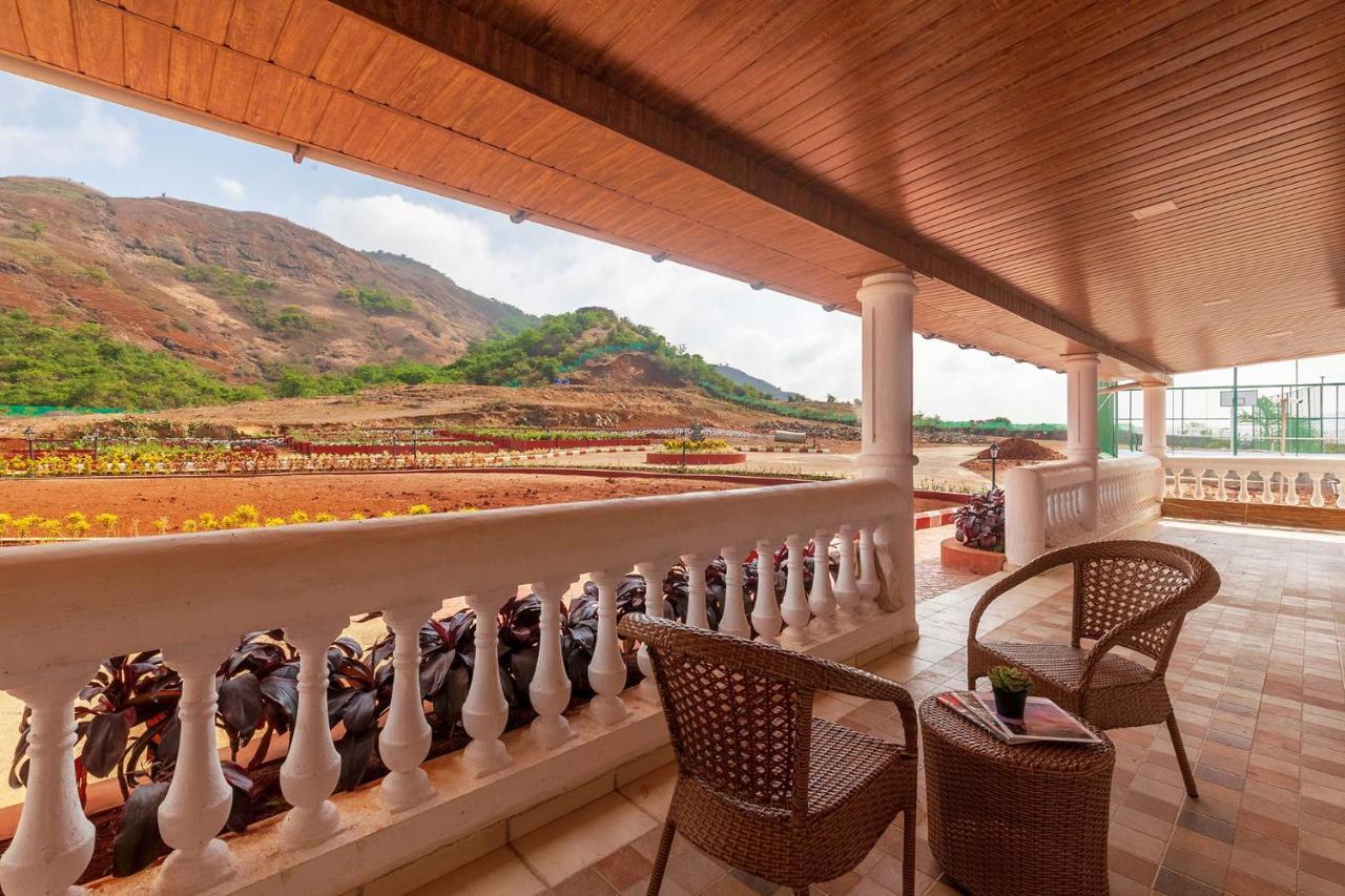 Villa La Palm By Stayvista: Mountain-view With Pool, Gym & Recreational Amenities *