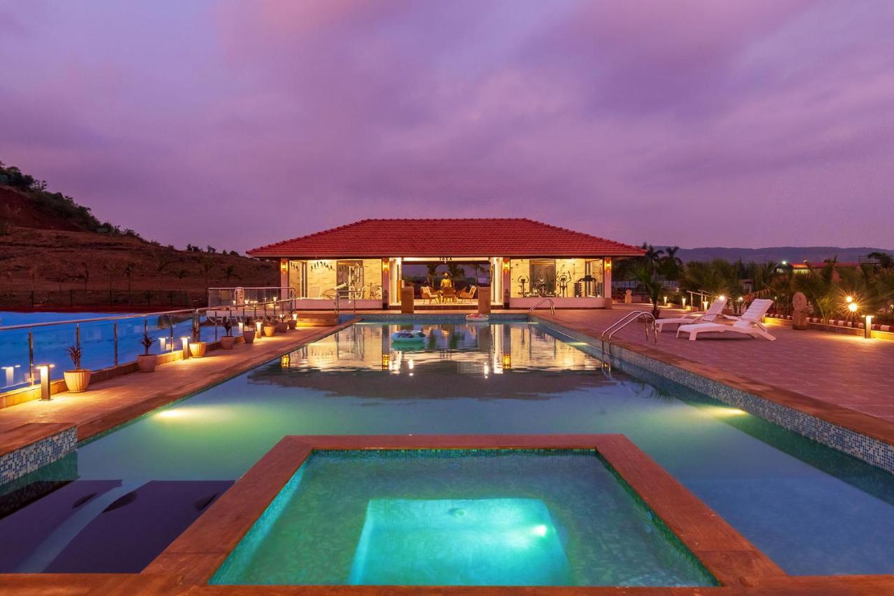 La Palm By Stayvista: Mountain-view With Pool, Gym & Recreational Amenities Villa Lonavala