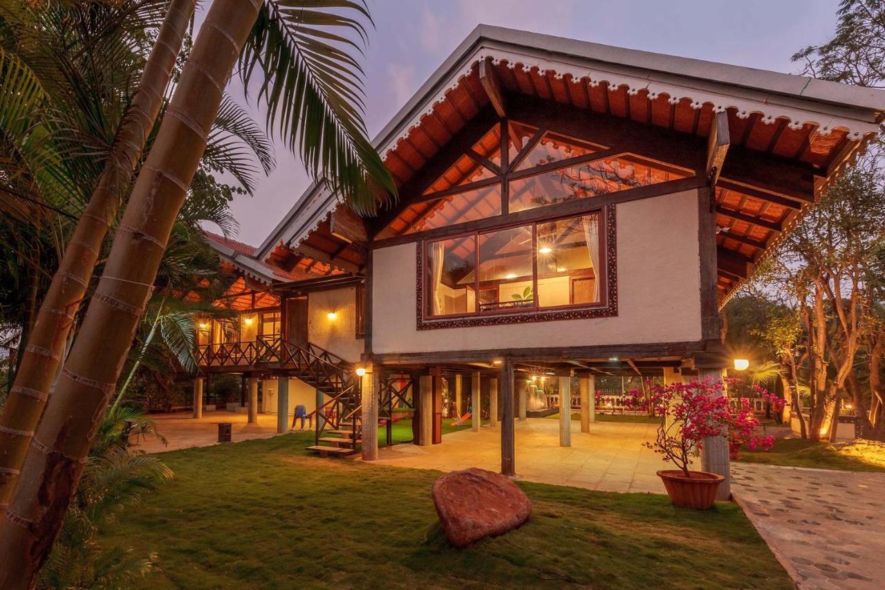 Aranyam By Stayvista With Modern Wooden Interiors, Kidszone, Indoor Games & Plunge Pool * Lonavala