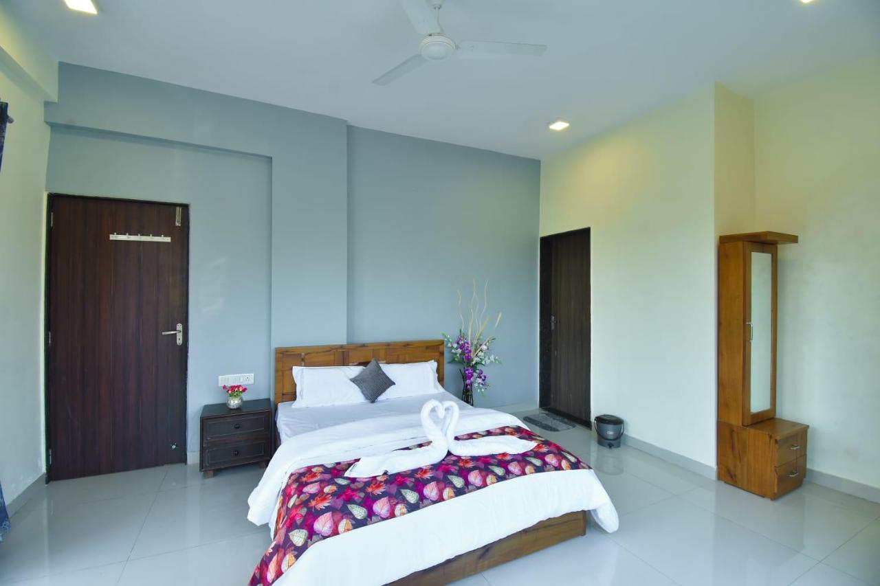 Villa Luxurious 4bhk Honeycomb With Private Pool *