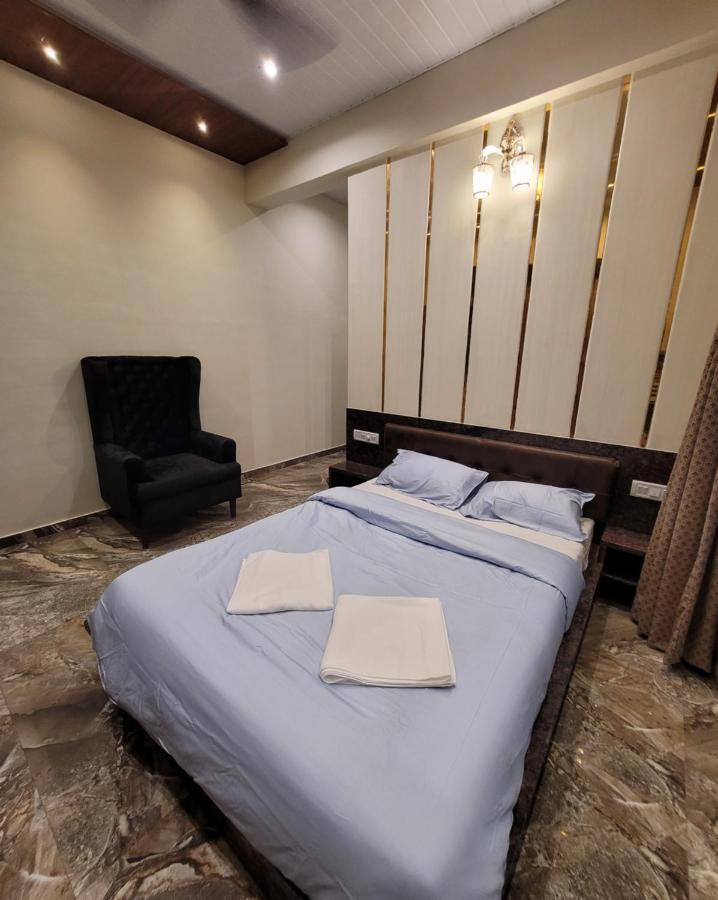 Mount 5 Bhk Luxurious With Private Pool And Full Size Cricket Football Turf Villa