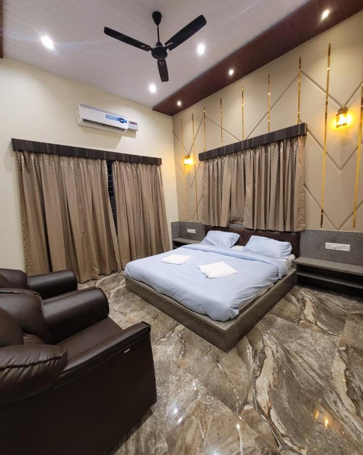 Villa Mount 5 Bhk Luxurious With Private Pool And Full Size Cricket Football Turf *