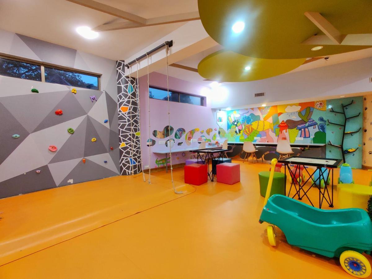 Fariyas 5* Lonavala