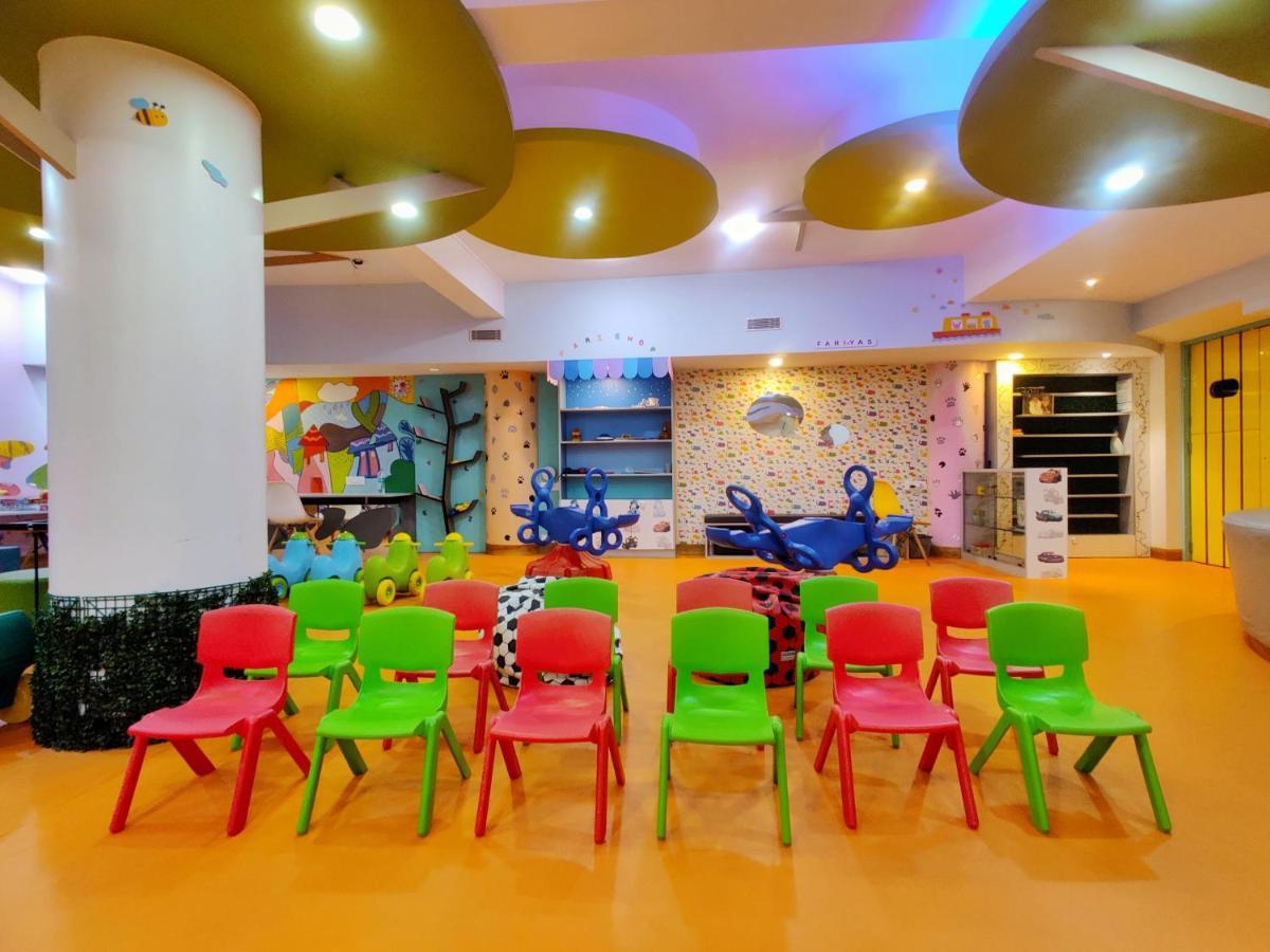 Fariyas 5* Lonavala