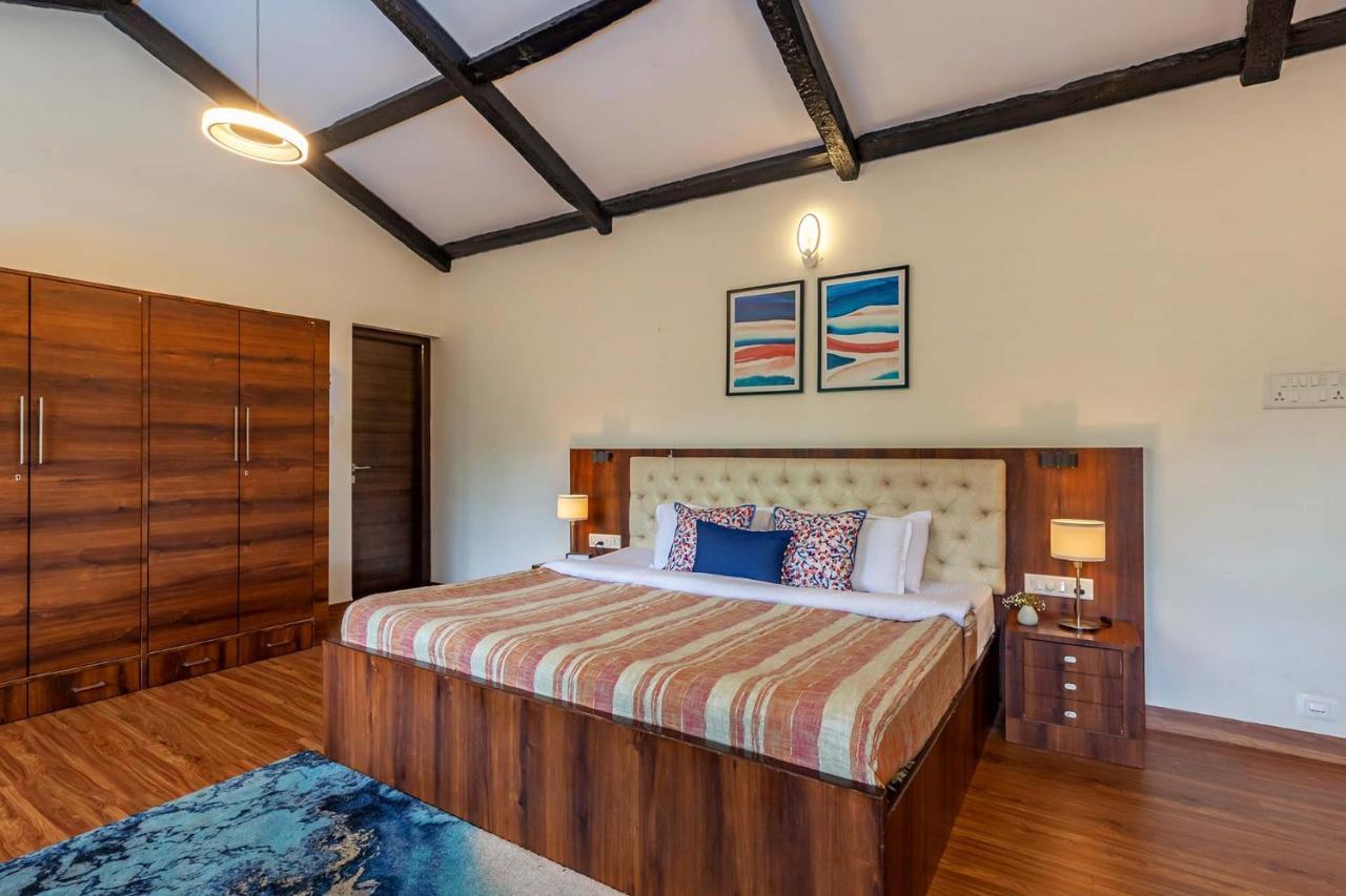 Stayvista's V Square - Enjoy A Pool And Indoor Games For A Leisurely * Lonavala