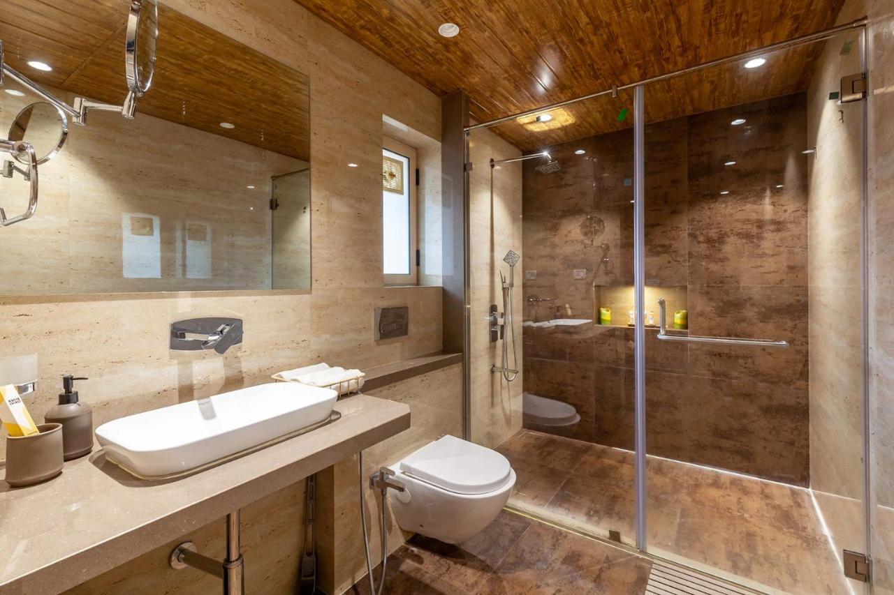 Stayvista's V Square - Enjoy A Pool And Indoor Games For A Leisurely *