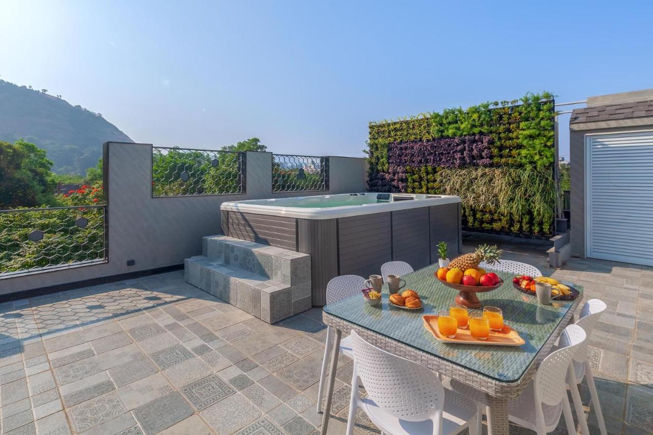 Stayvista's Le Sutra Great Escapes - Udaan - Artistic Rooms, Terrace Jacuzzi With Scenic View * Lonavala