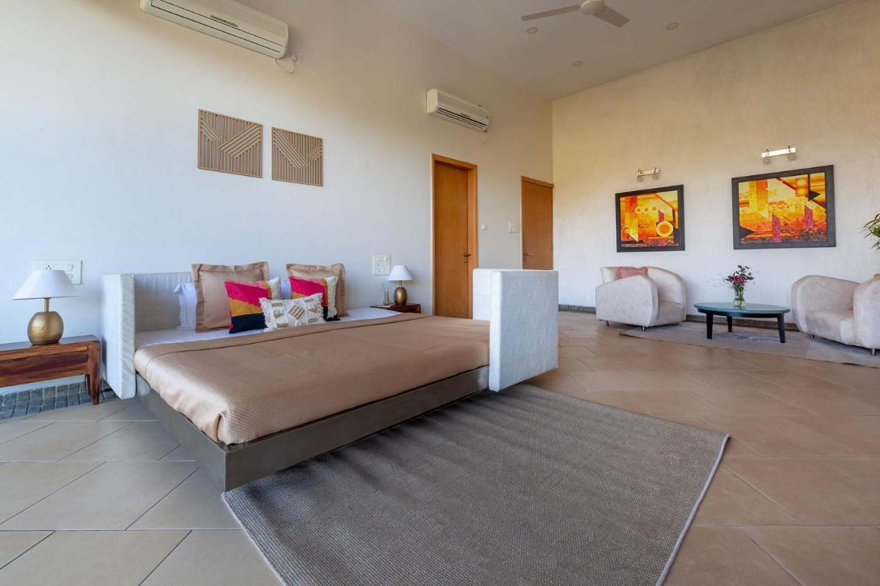 Stayvista's Emerald Acres: Luxury Retreat With Heated Pool & Scenic Views