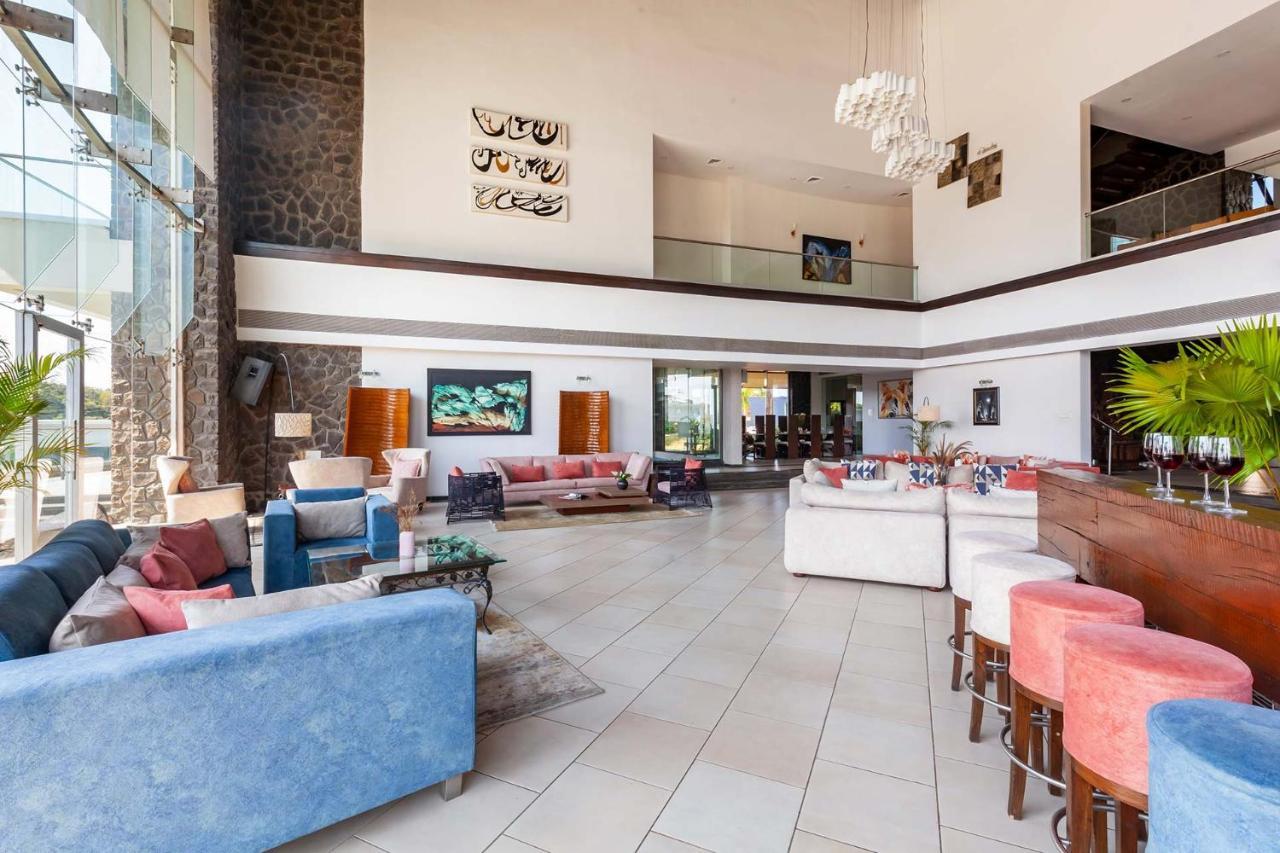 Stayvista's Emerald Acres: Luxury Retreat With Heated Pool & Scenic Views *