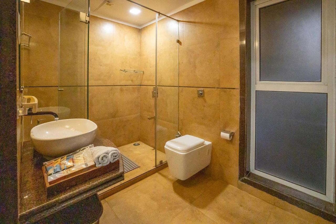 Casa Serenity By Stayvista - Relax With A Pool, Lawn, And Inviting Jacuzzi Villa *