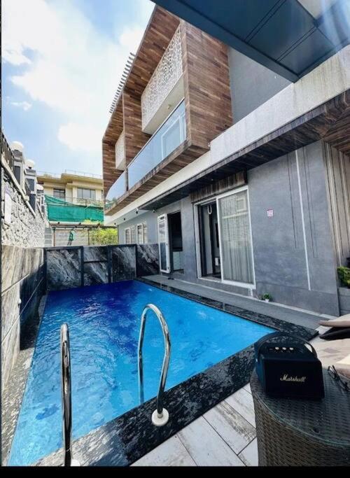Hammerzz - The Luxury Villa *