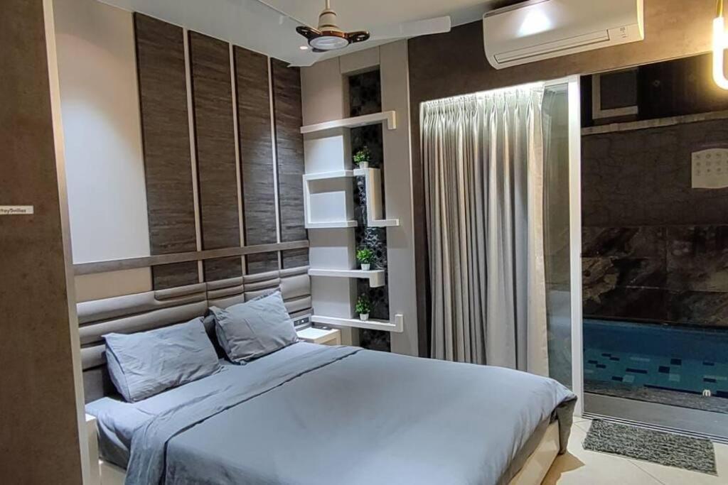 Hammerzz - The Luxury Villa