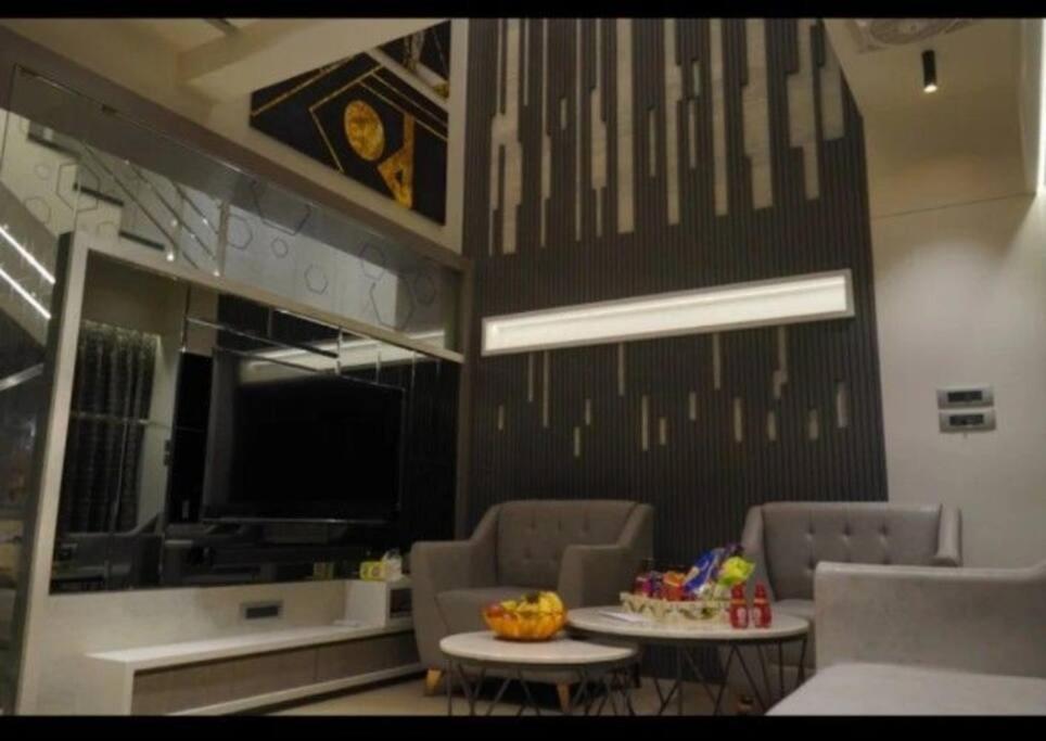 Hammerzz - The Luxury Villa