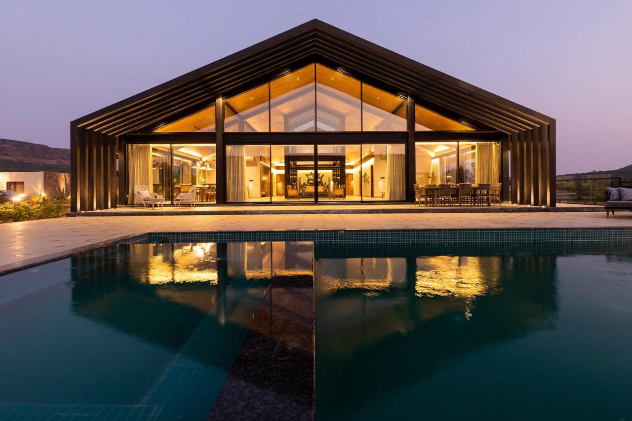 Stayvista's The Barn: Mountain-view Luxury With Infinity Pool & Outdoor Amenities Villa *