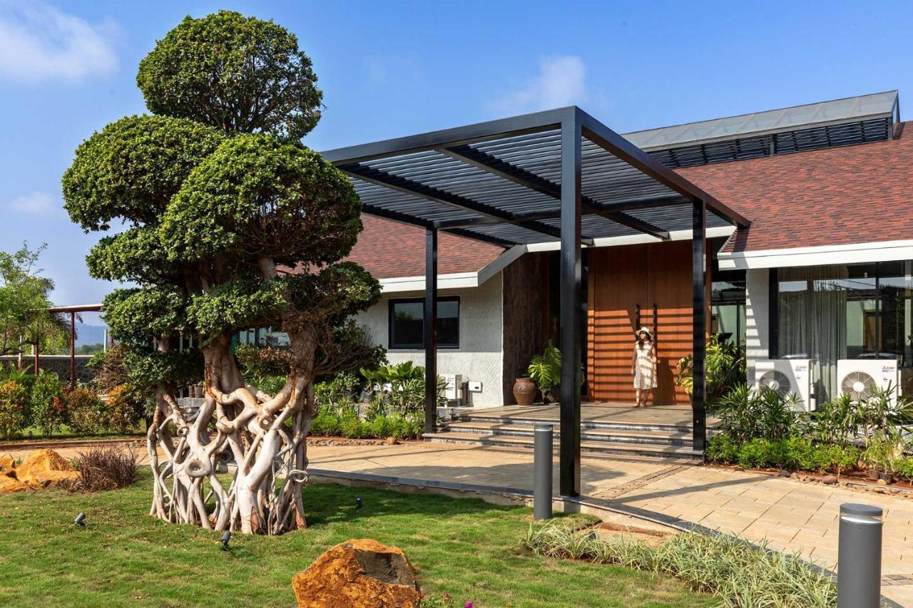 Stayvista's The Barn: Mountain-view Luxury With Infinity Pool & Outdoor Amenities Villa *
