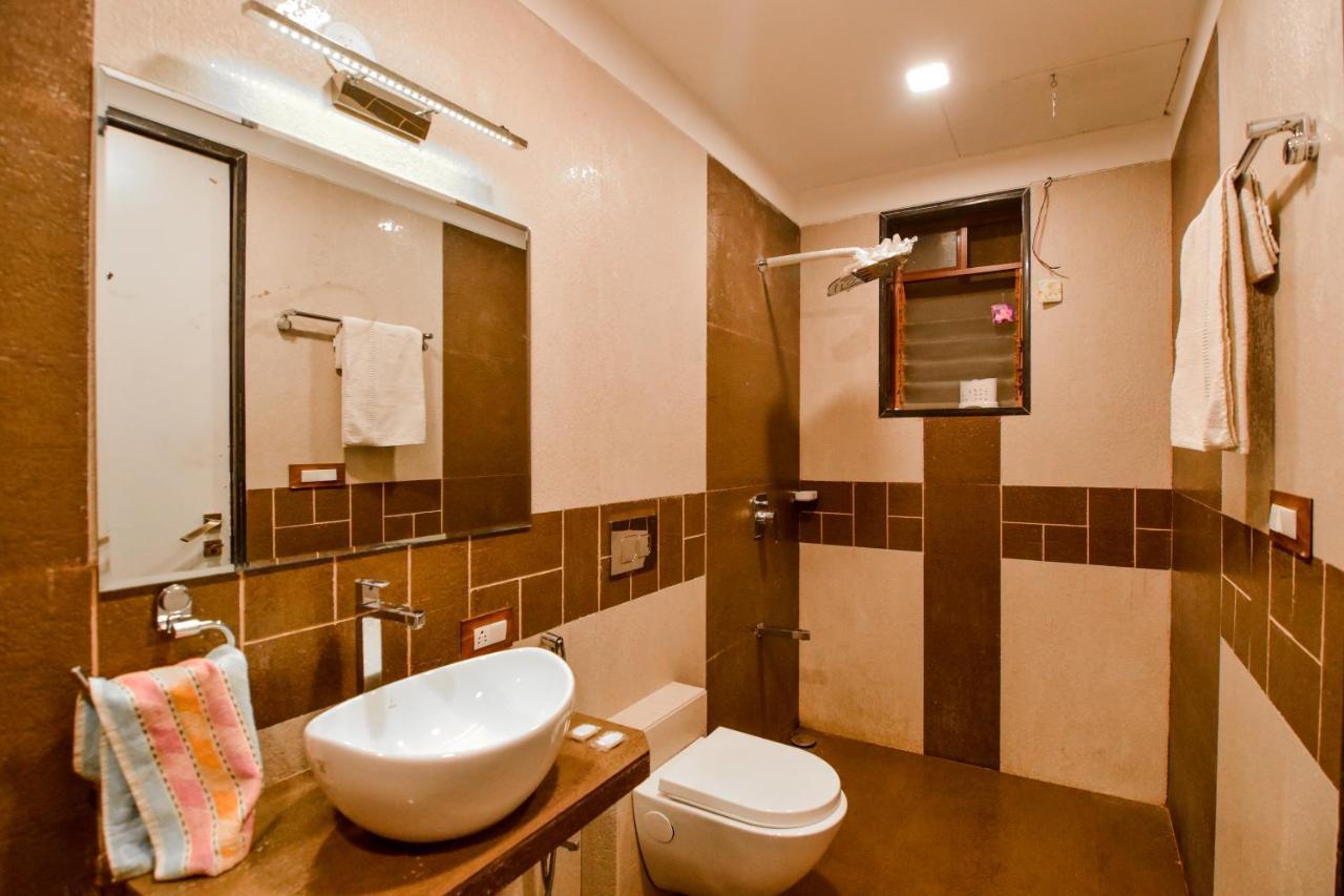 Lifeline - Luxurious Taraangan 4 Mountain View With Biggest Pool And Huge Open Area Villa Lonavala