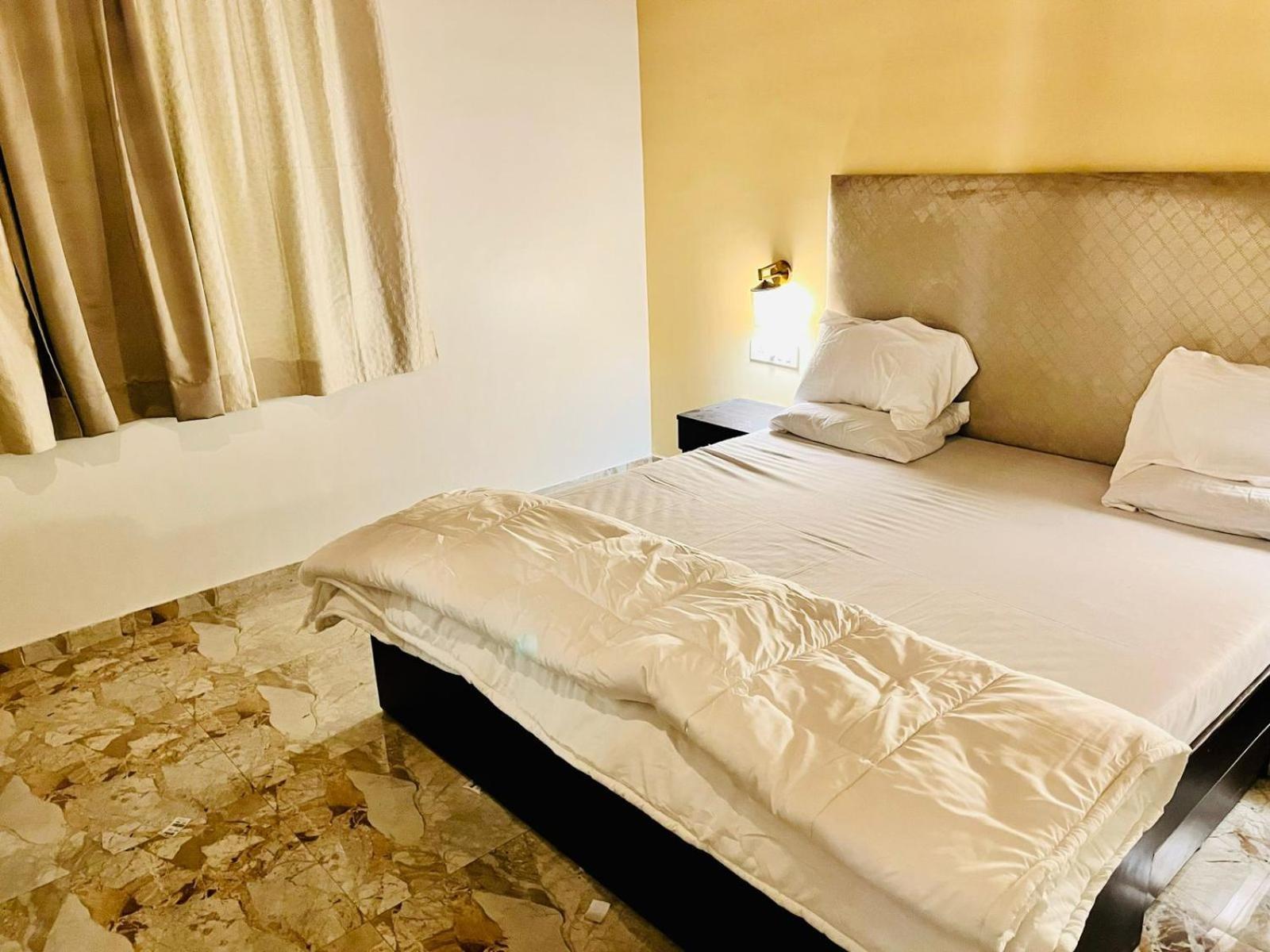 Emporio Domes And Villas * Lonavala