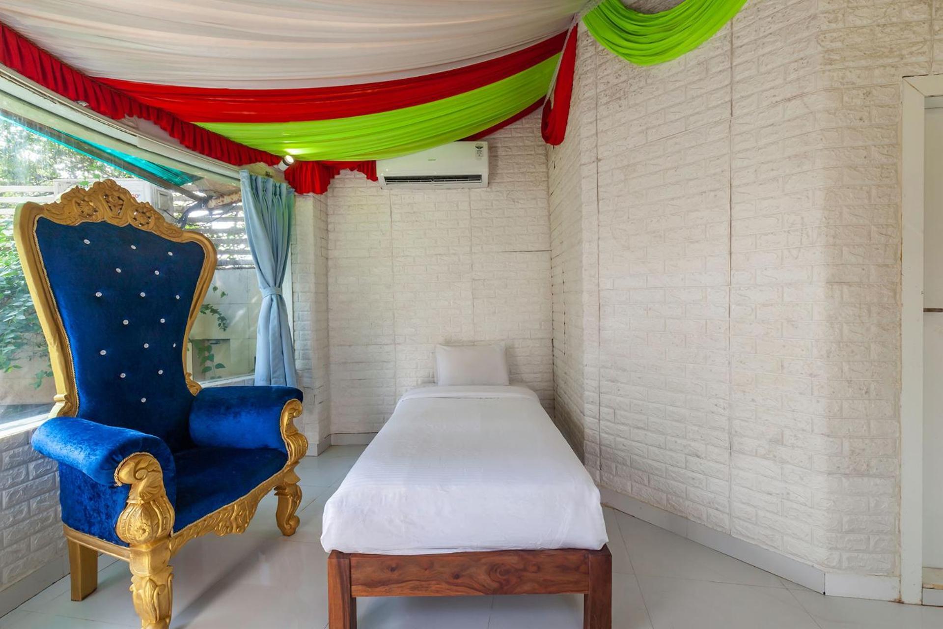 Resort Ayurkutir Villa: Relaxation Oasis With Pool, Gym & Snooker *