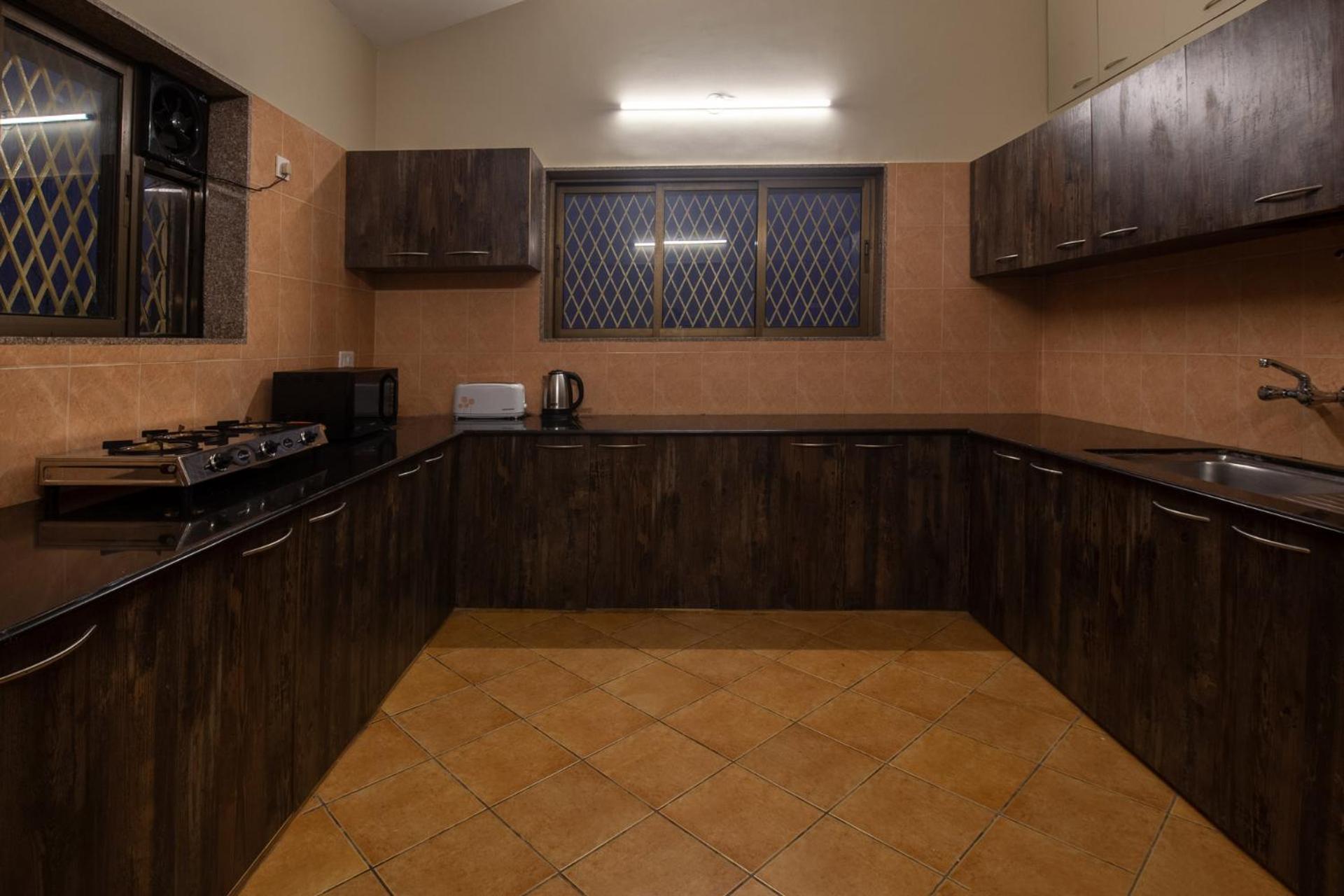 Stayvista's Emerald Acres: Luxury Retreat With Heated Pool & Scenic Views Villa
