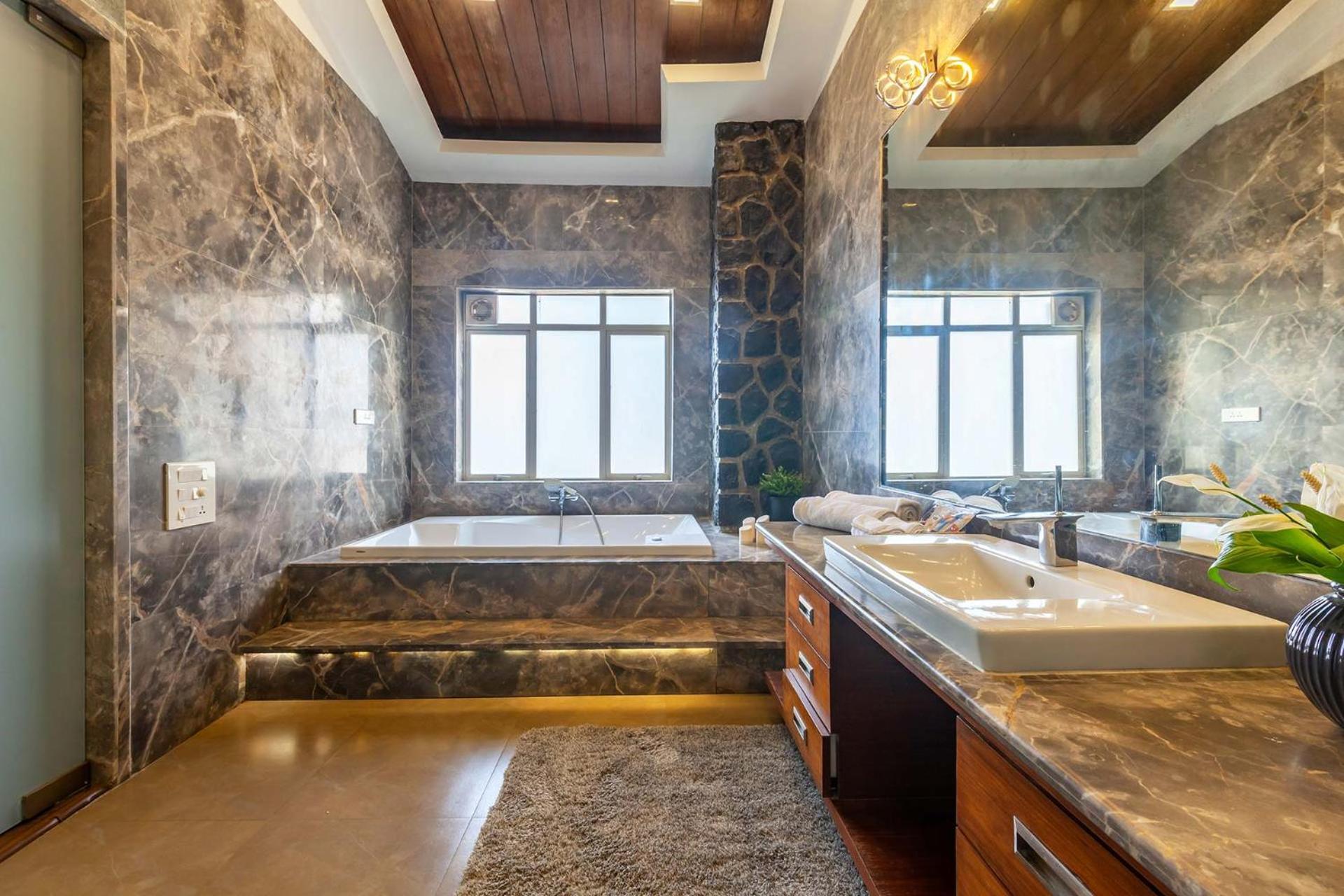 Villa Stayvista's Emerald Acres: Luxury Retreat With Heated Pool & Scenic Views