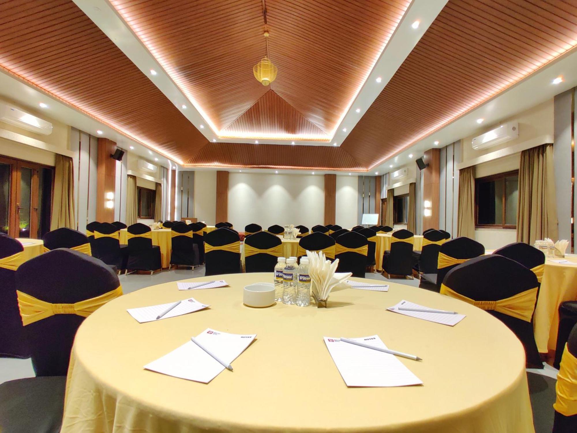 Mastiff Grand La Villae Hotel