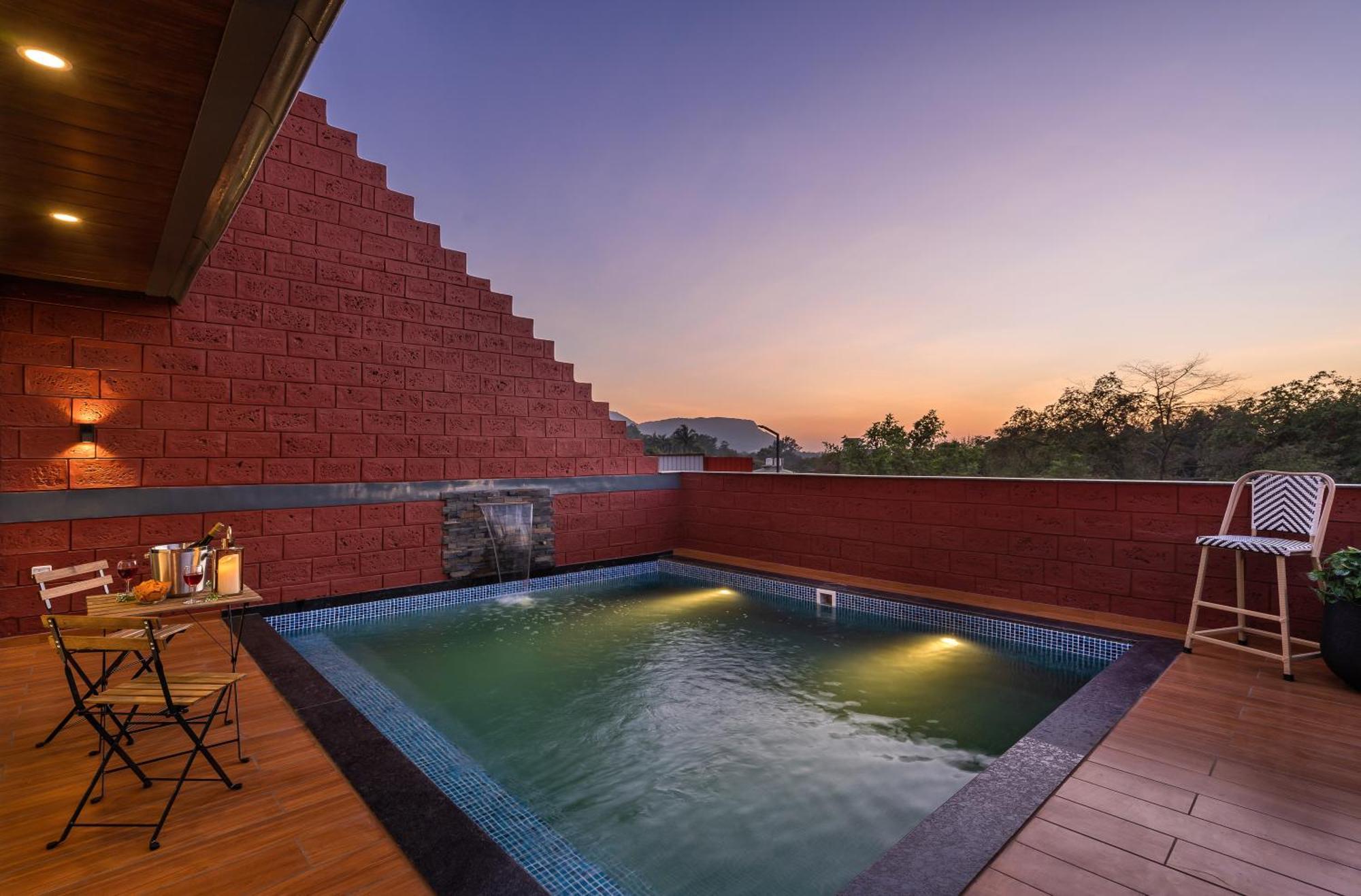 Villa Saffronstays Calvin - 3 Bedroom Pool In *