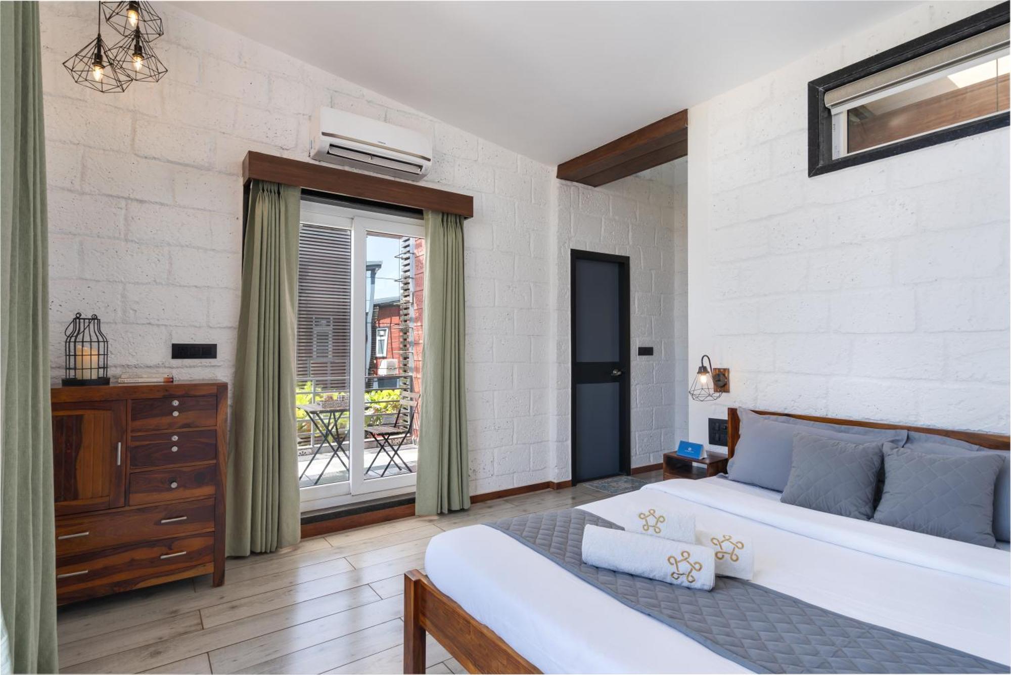 Saffronstays Calvin - 3 Bedroom Pool In Villa Lonavala