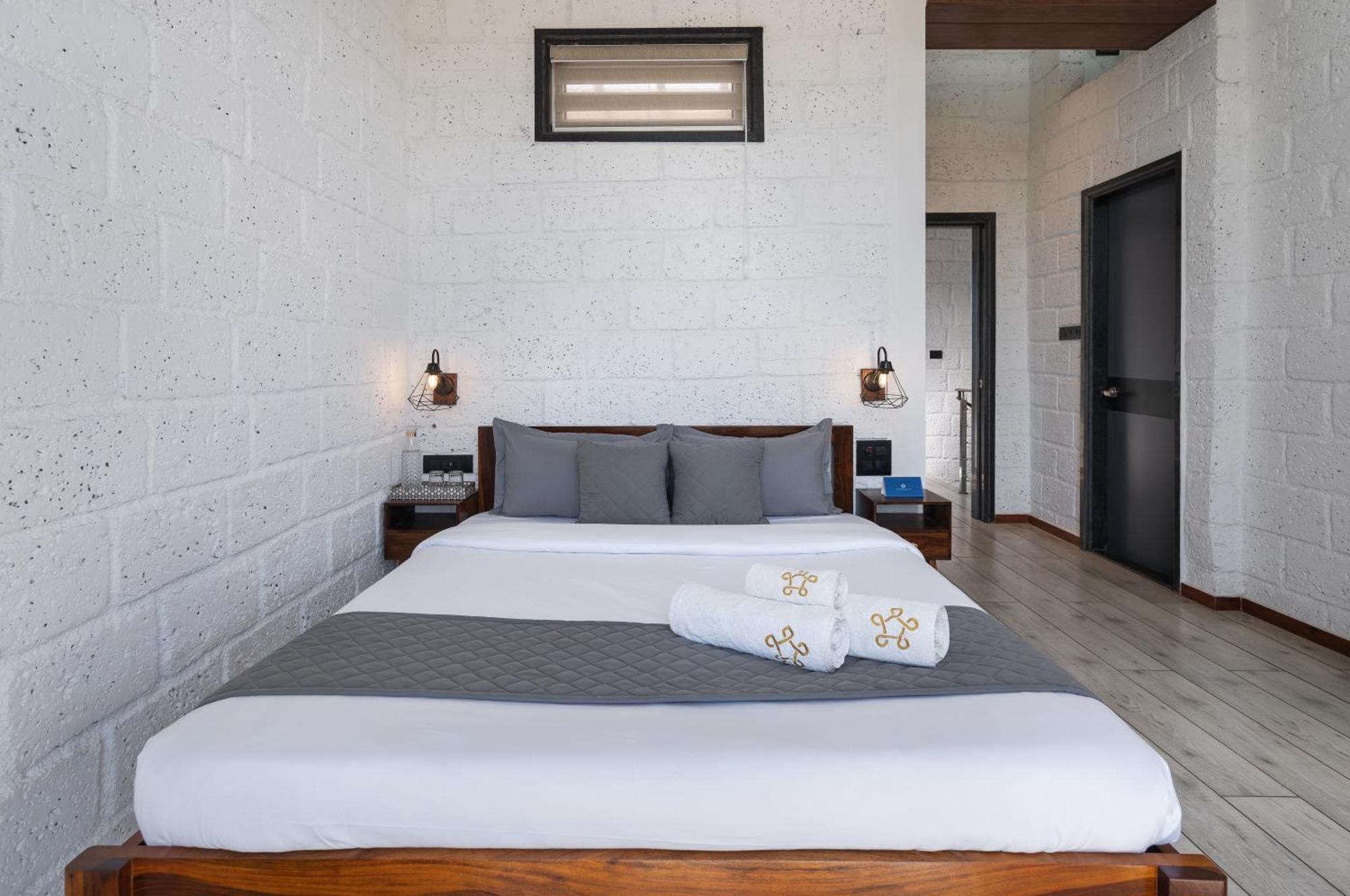 Saffronstays Calvin - 3 Bedroom Pool In Villa *