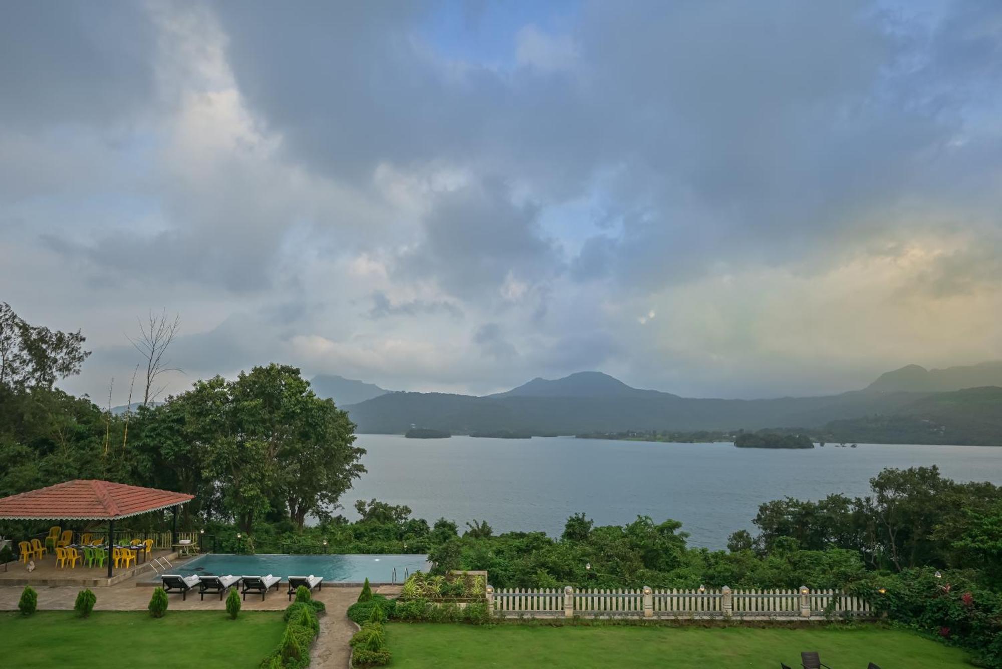 Lifeline - Exquisite Pawna Lakeview Estate With Expansive Infinity Pool Holiday home