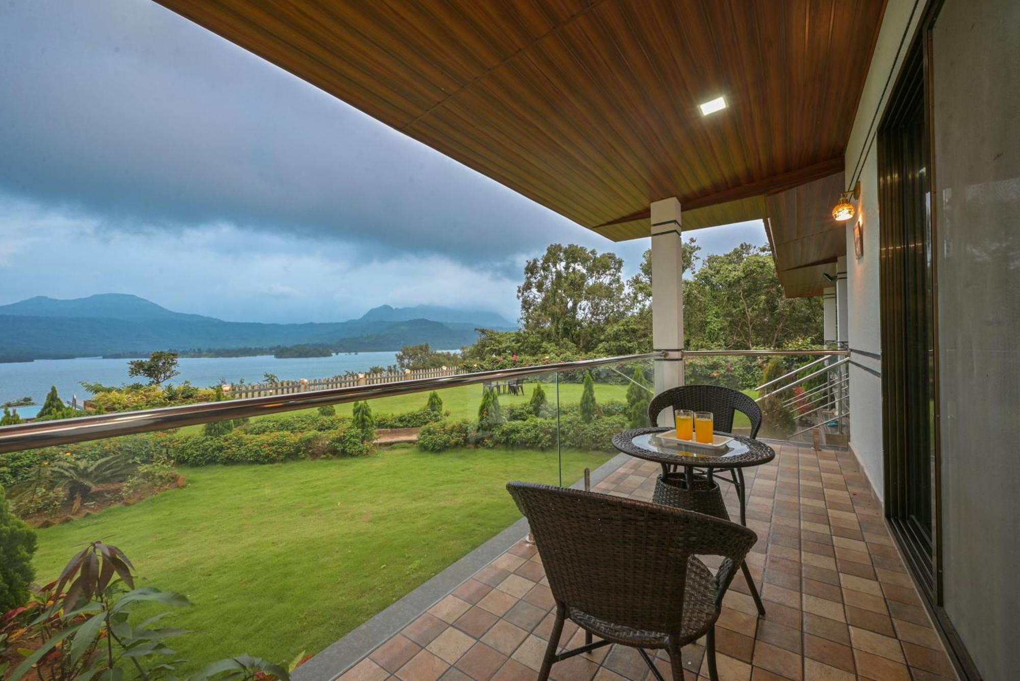 Holiday home Lifeline - Exquisite Pawna Lakeview Estate With Expansive Infinity Pool Lonavala