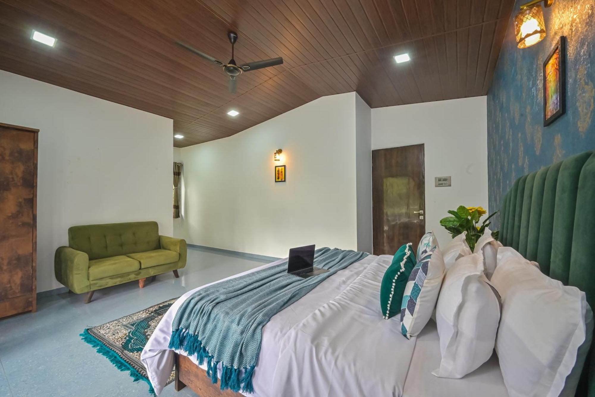 Holiday home Lifeline - Exquisite Pawna Lakeview Estate With Expansive Infinity Pool *