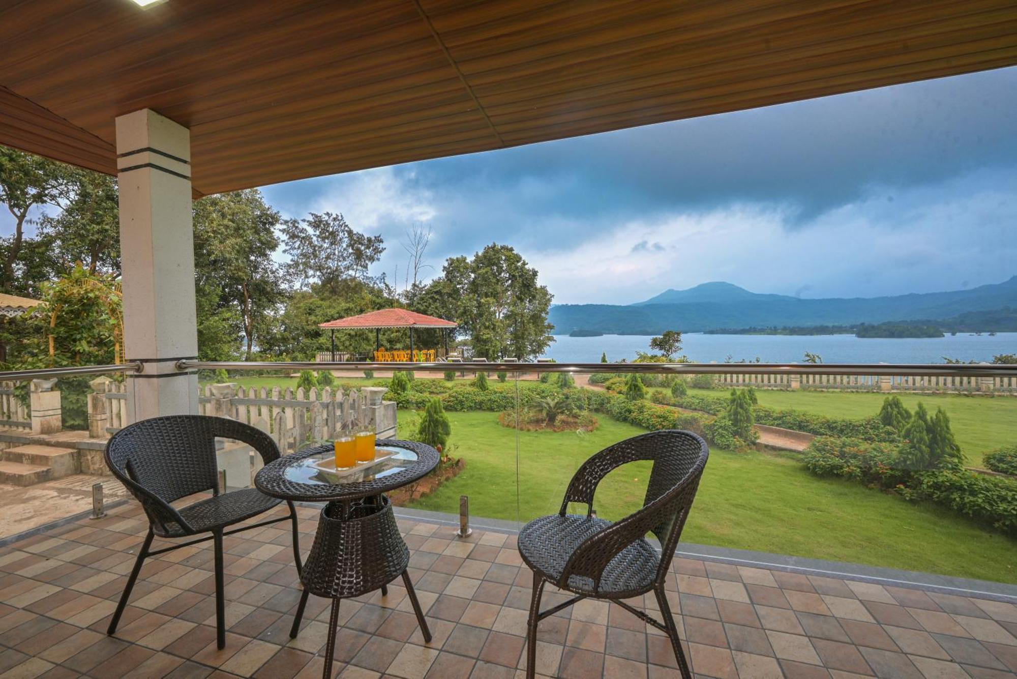 Holiday home Lifeline - Exquisite Pawna Lakeview Estate With Expansive Infinity Pool Lonavala