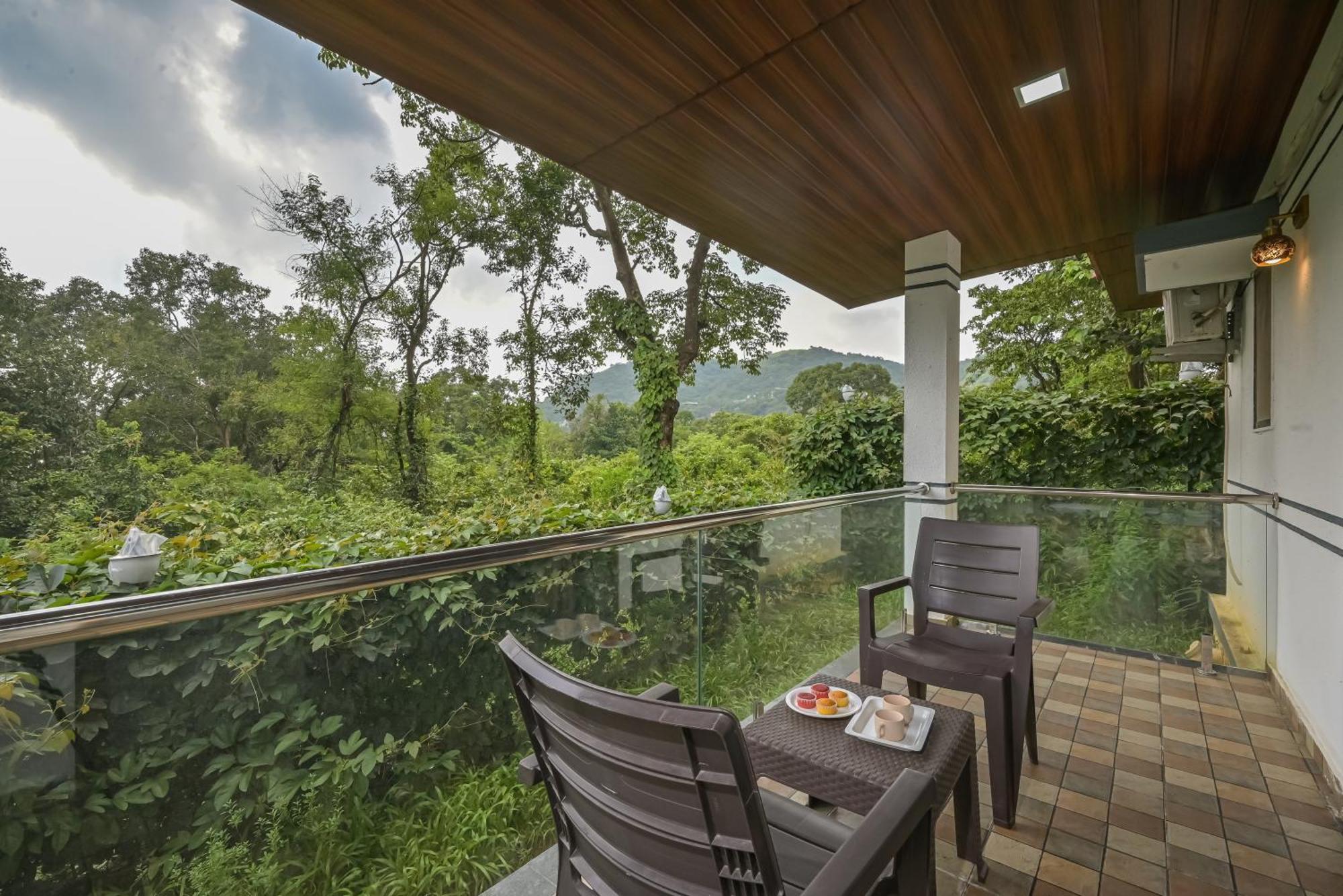 Holiday home Lifeline - Exquisite Pawna Lakeview Estate With Expansive Infinity Pool Lonavala