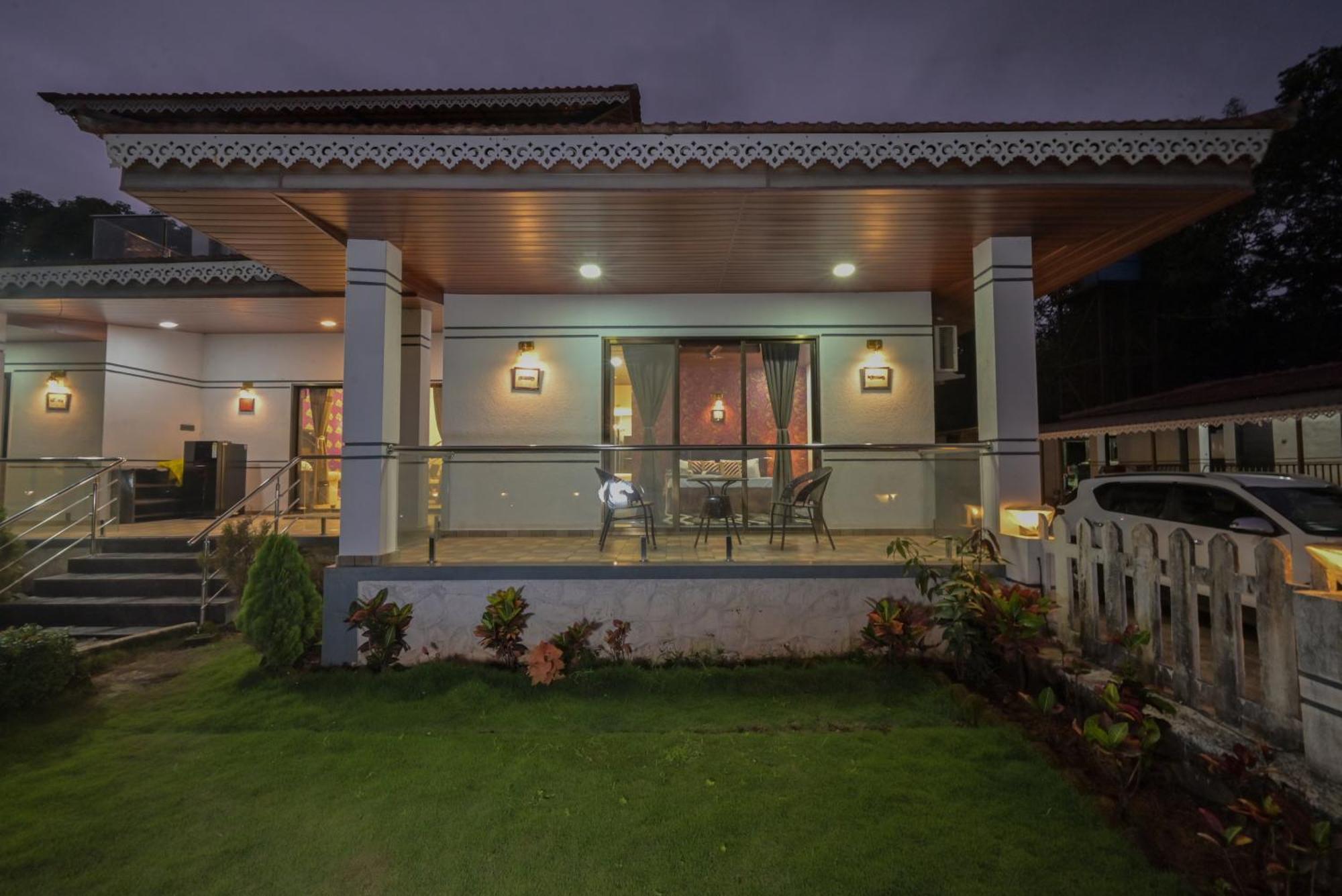 Lifeline - Exquisite Pawna Lakeview Estate With Expansive Infinity Pool Holiday home Lonavala